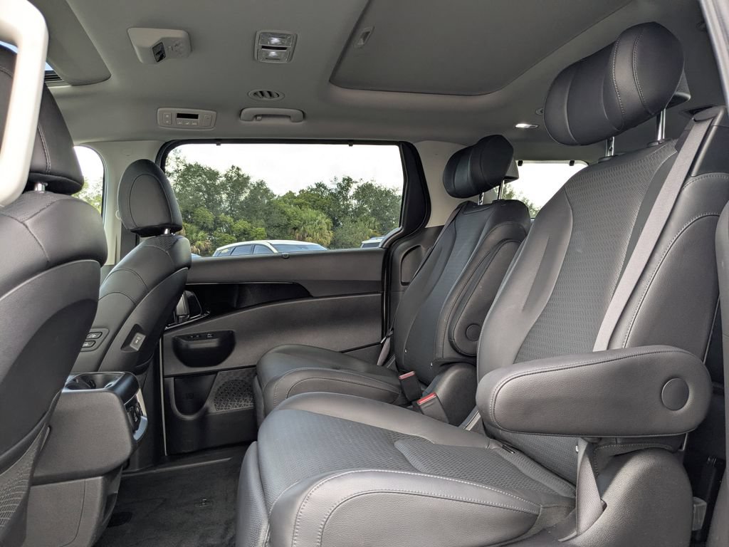 Used 2025 Kia Carnival SX Prestige FWD image 19