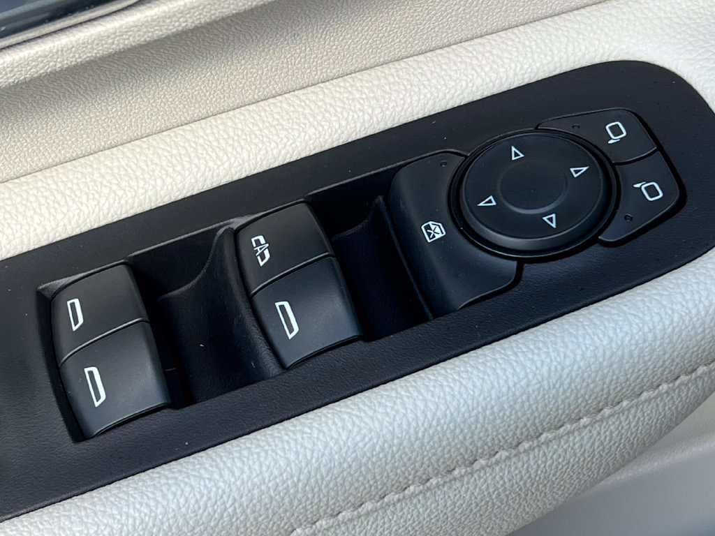 Used 2019 GMC Terrain Denali w/ Driver Alert Package II AWD/4WD image 18