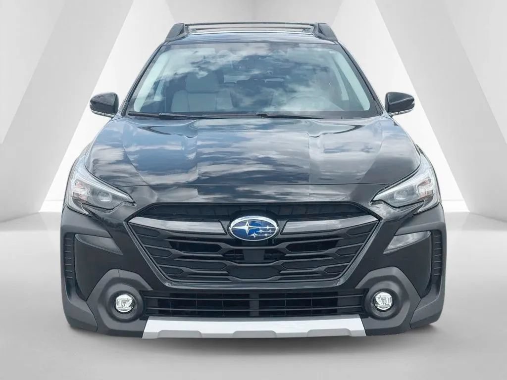Used 2023 Subaru Outback Limited AWD/4WD image 2