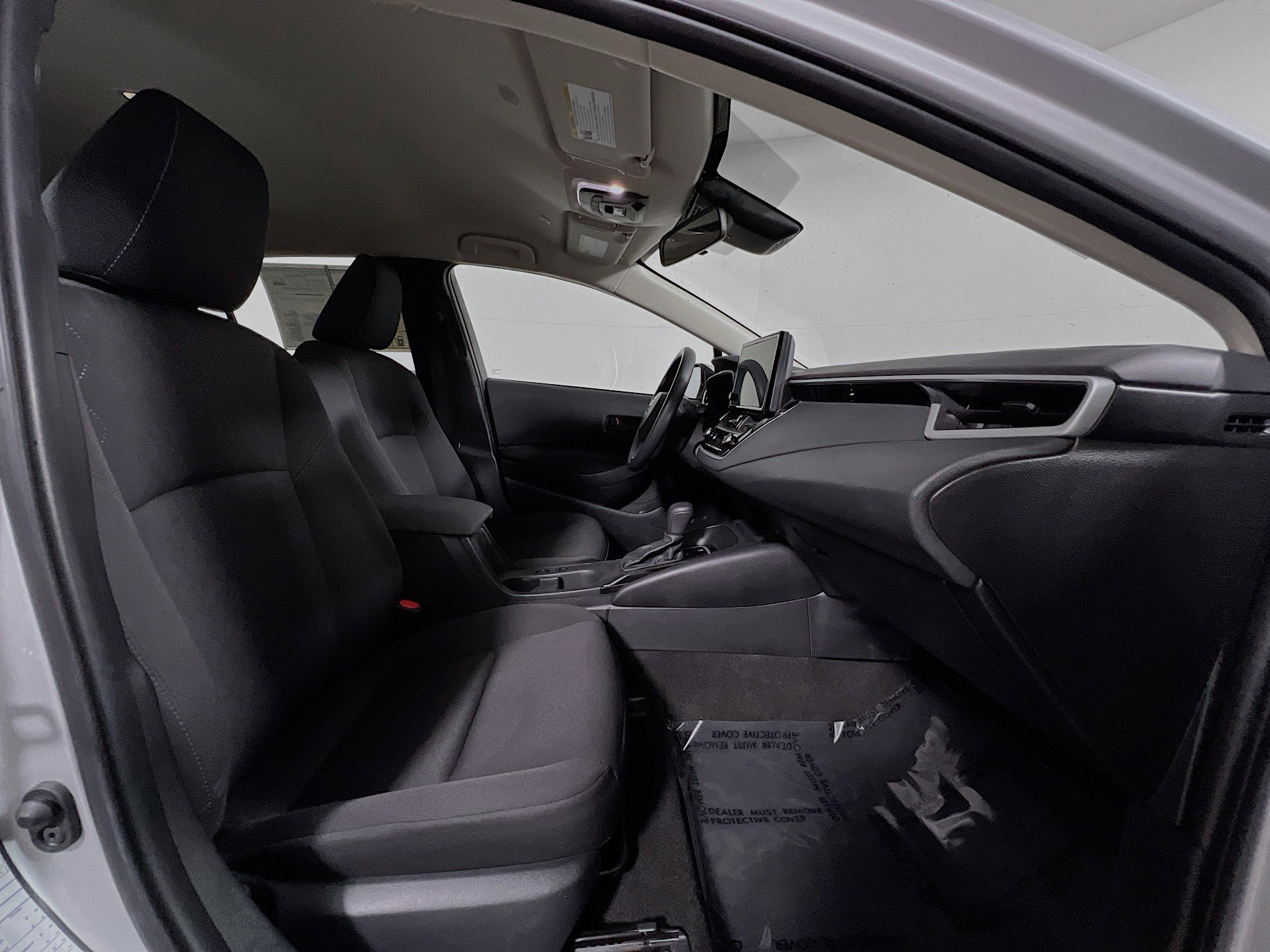 Used 2025 Toyota Corolla LE FWD image 31