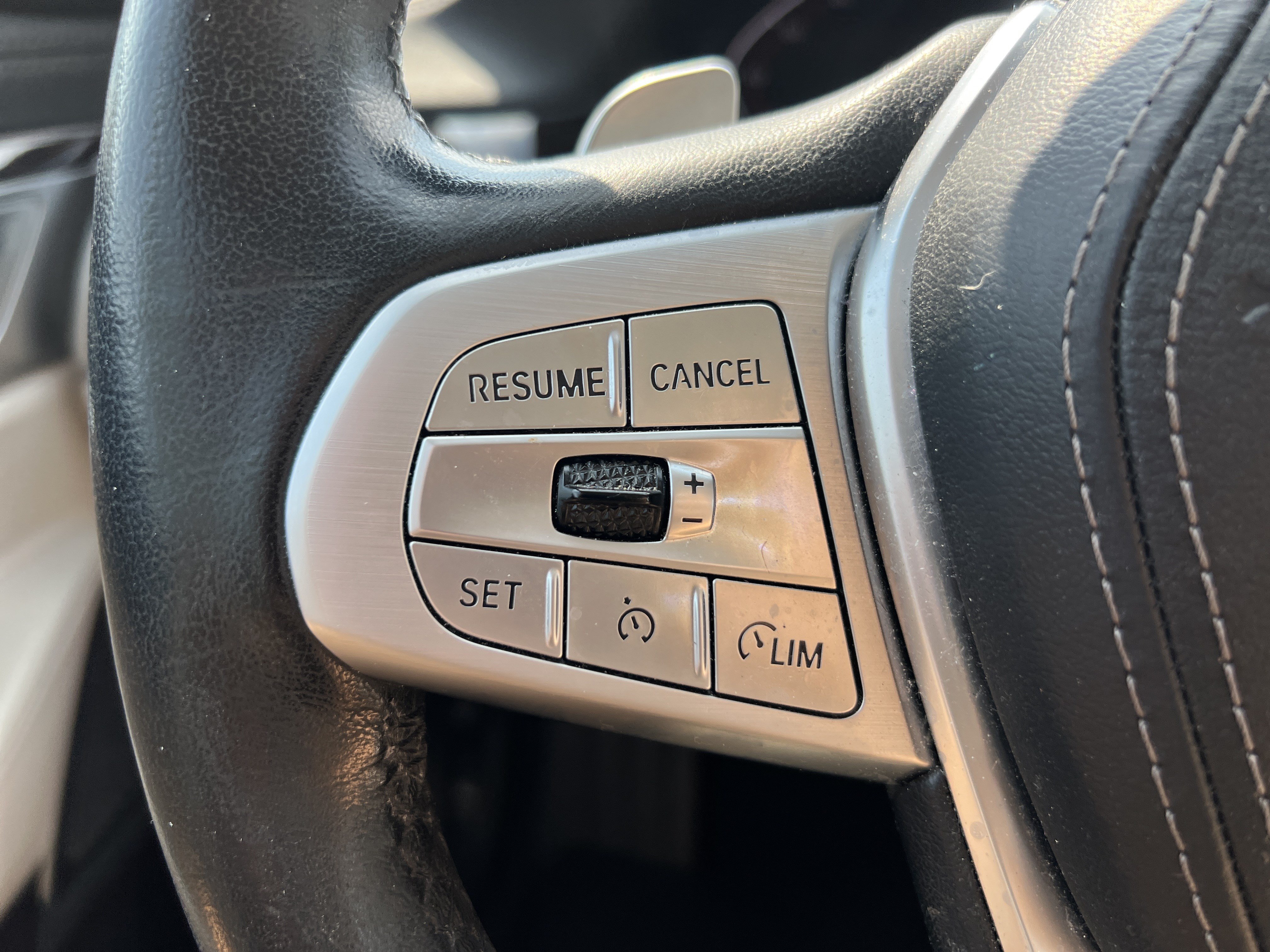 Used 2020 BMW 740i w/ Premium Package RWD image 19