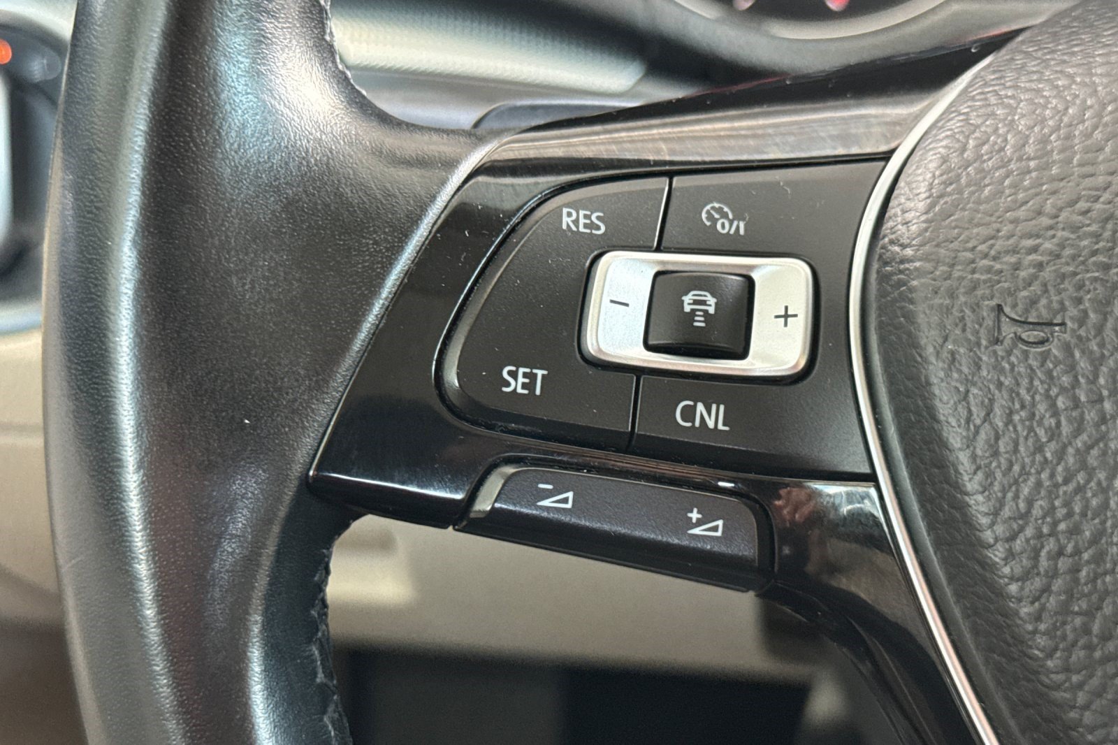 Used 2018 Volkswagen Passat 2.0T R-Line FWD image 29