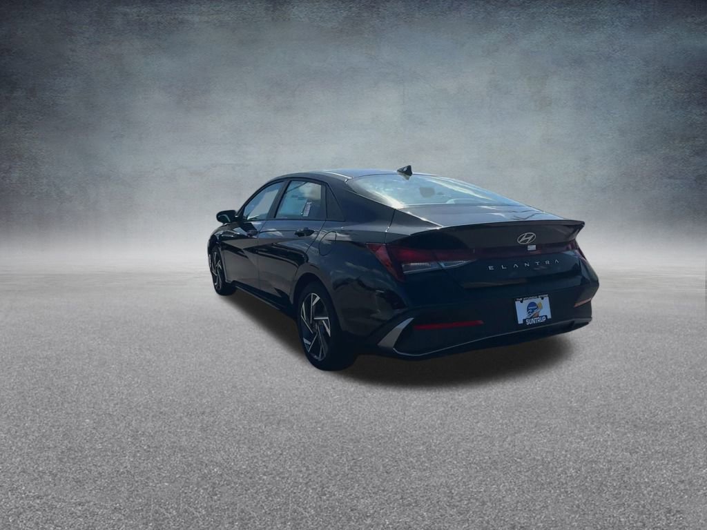 Used 2025 Hyundai Elantra Sport image 18