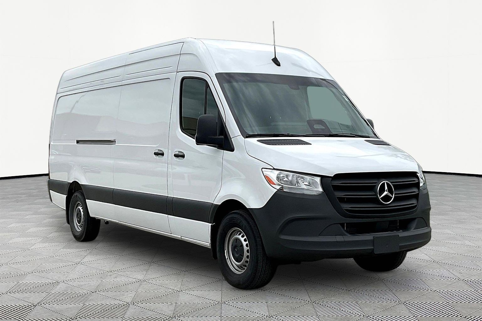 Used 2025 Mercedes-Benz Sprinter 2500 image 3