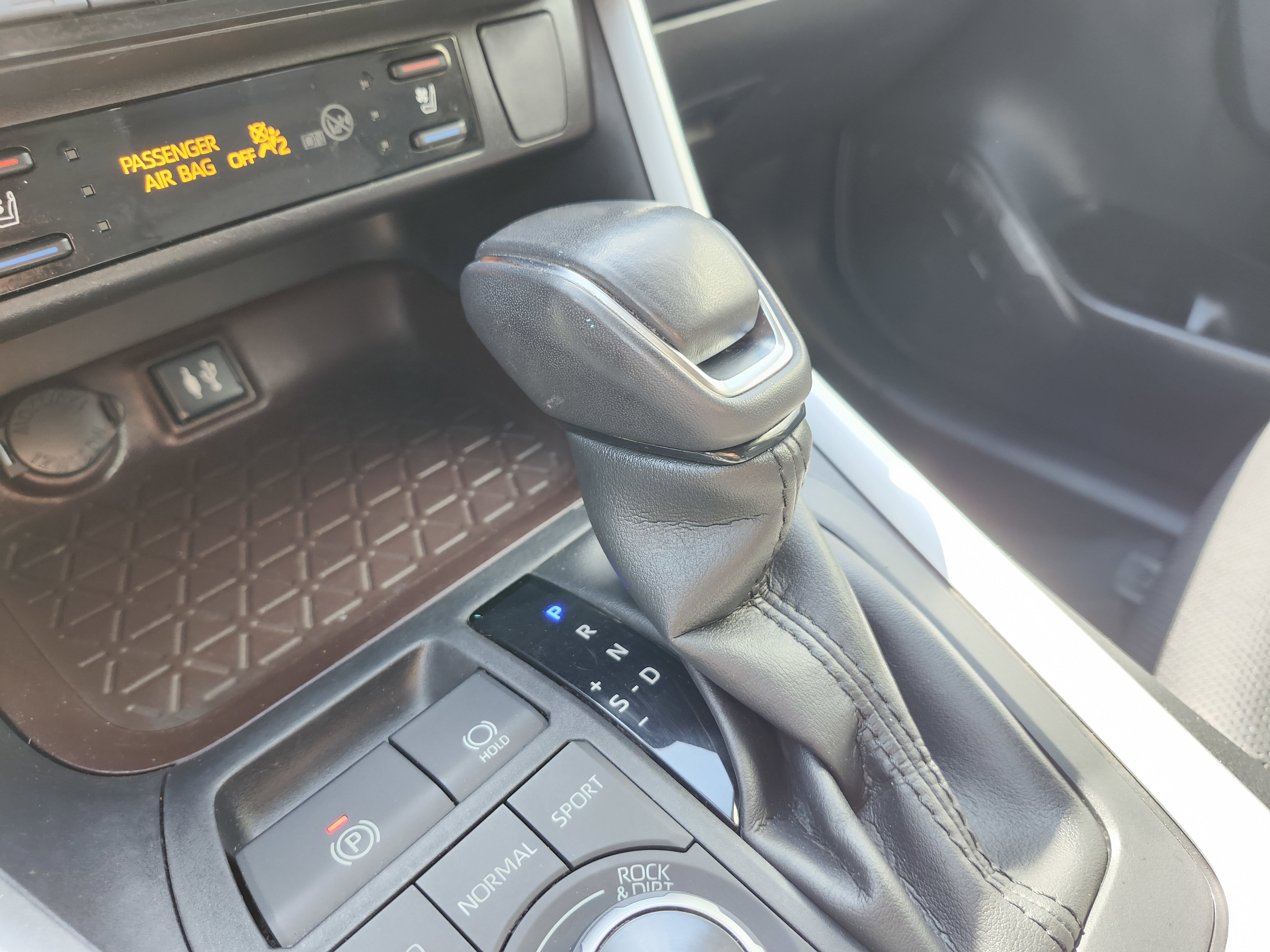 Used 2019 Toyota RAV4 Limited w/ Cold Weather Package AWD/4WD image 38