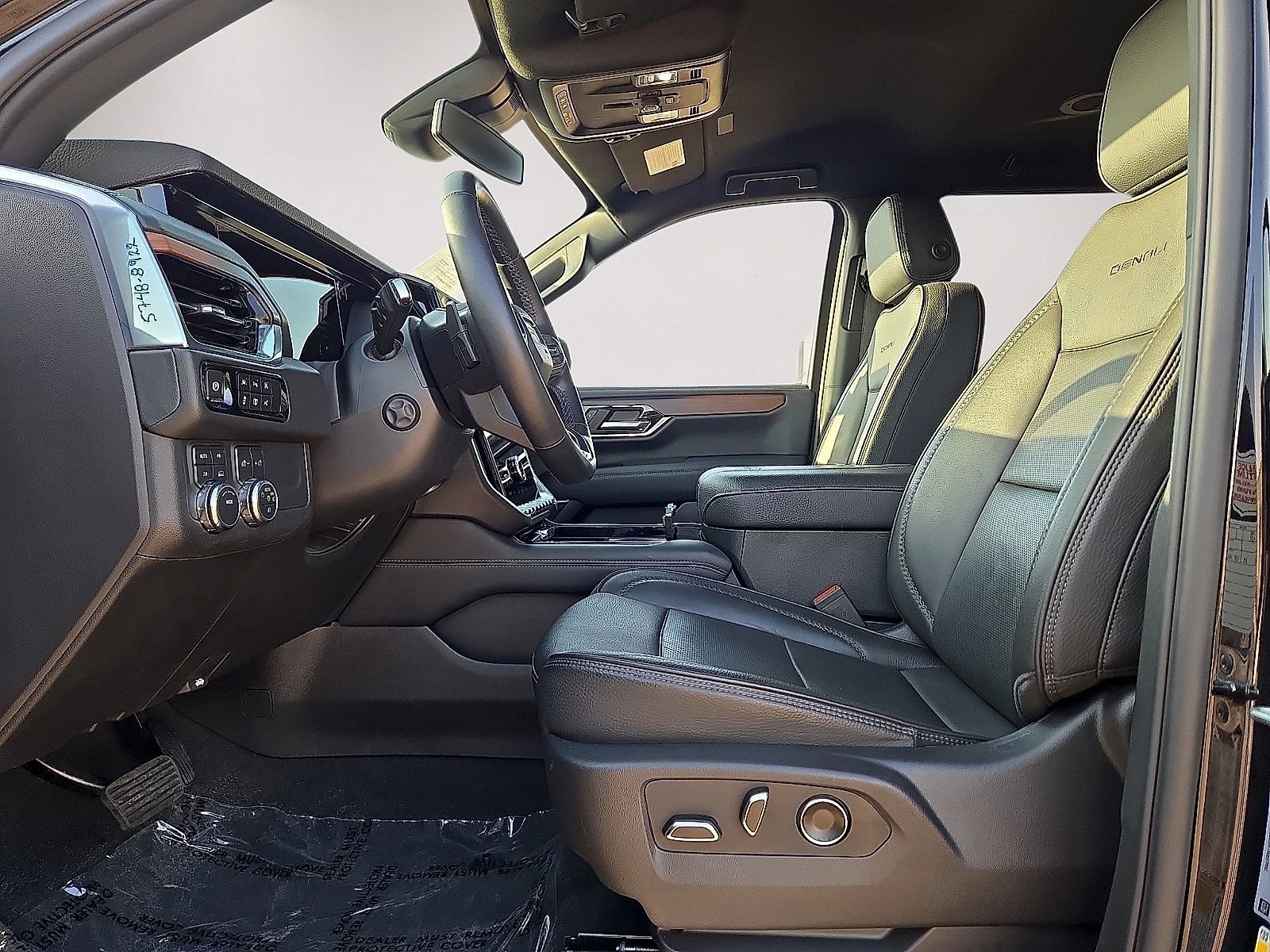 Used 2025 GMC Yukon Denali AWD/4WD image 25