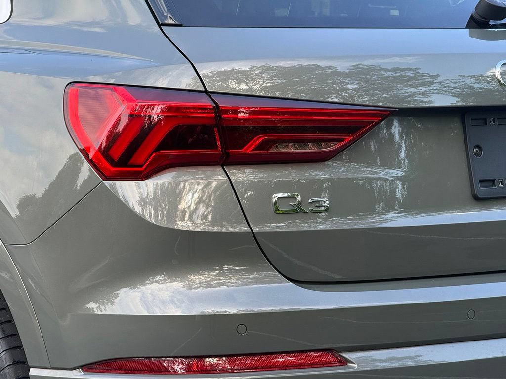 Used 2023 Audi Q3 2.0T Premium w/ Convenience Package AWD/4WD image 5