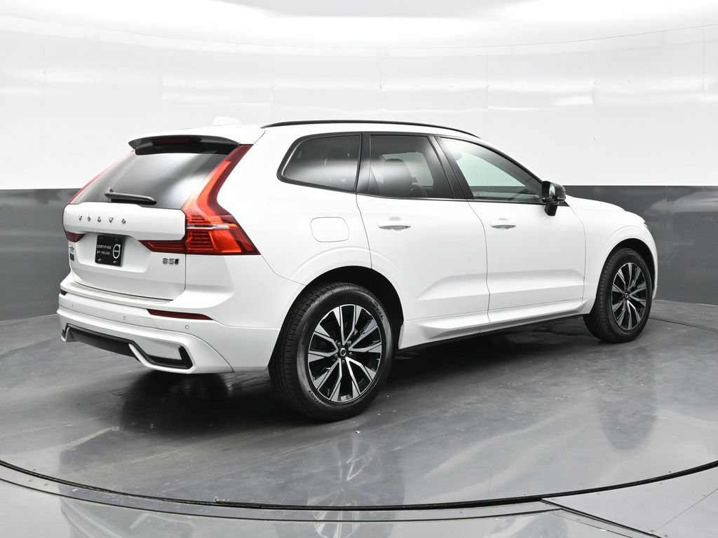 Used 2024 Volvo XC60 B5 Core w/ Protection Package Premier AWD/4WD image 7