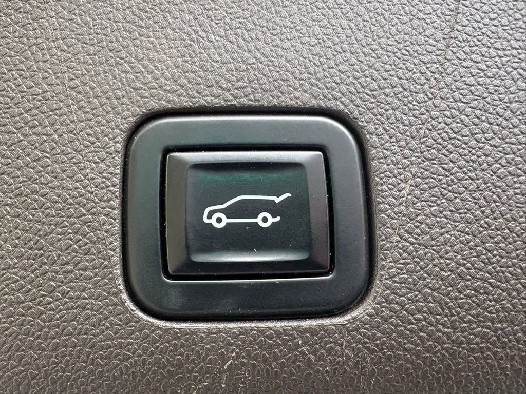 Used 2022 GMC Yukon XL Denali AWD/4WD image 26