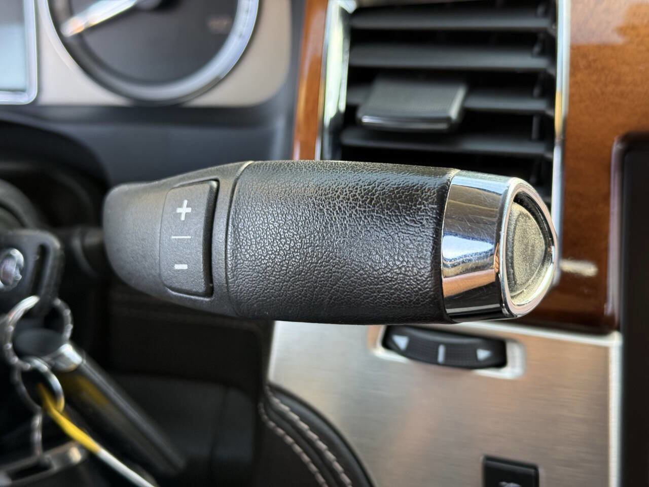 Used 2012 Cadillac Escalade Platinum image 29