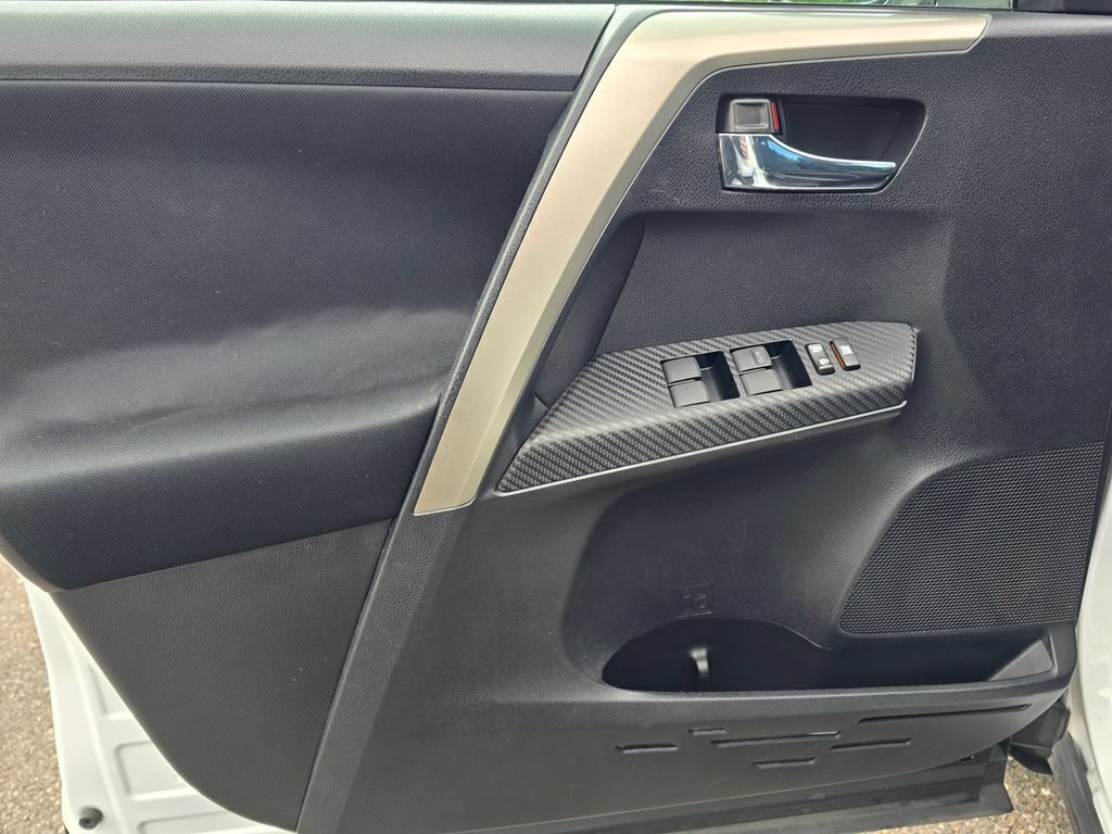 Used 2015 Toyota RAV4 XLE FWD image 13