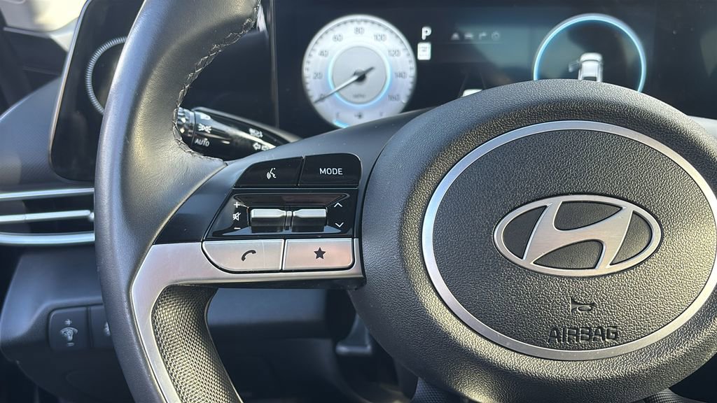 Used 2025 Hyundai Elantra Limited FWD image 17