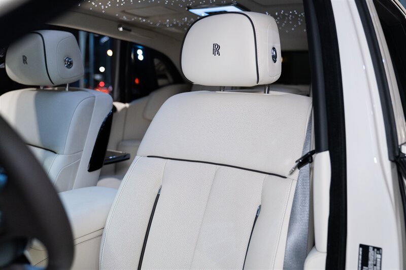 Used 2026 Rolls-Royce Phantom Sedan RWD image 25