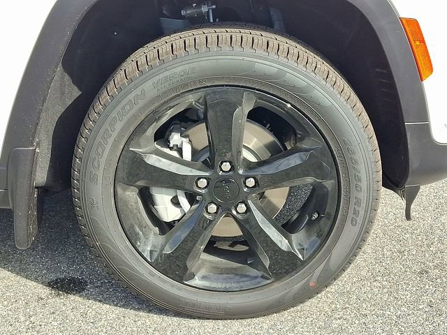 New 2025 Jeep Grand Cherokee Limited w/ Luxury Tech Group II image 6