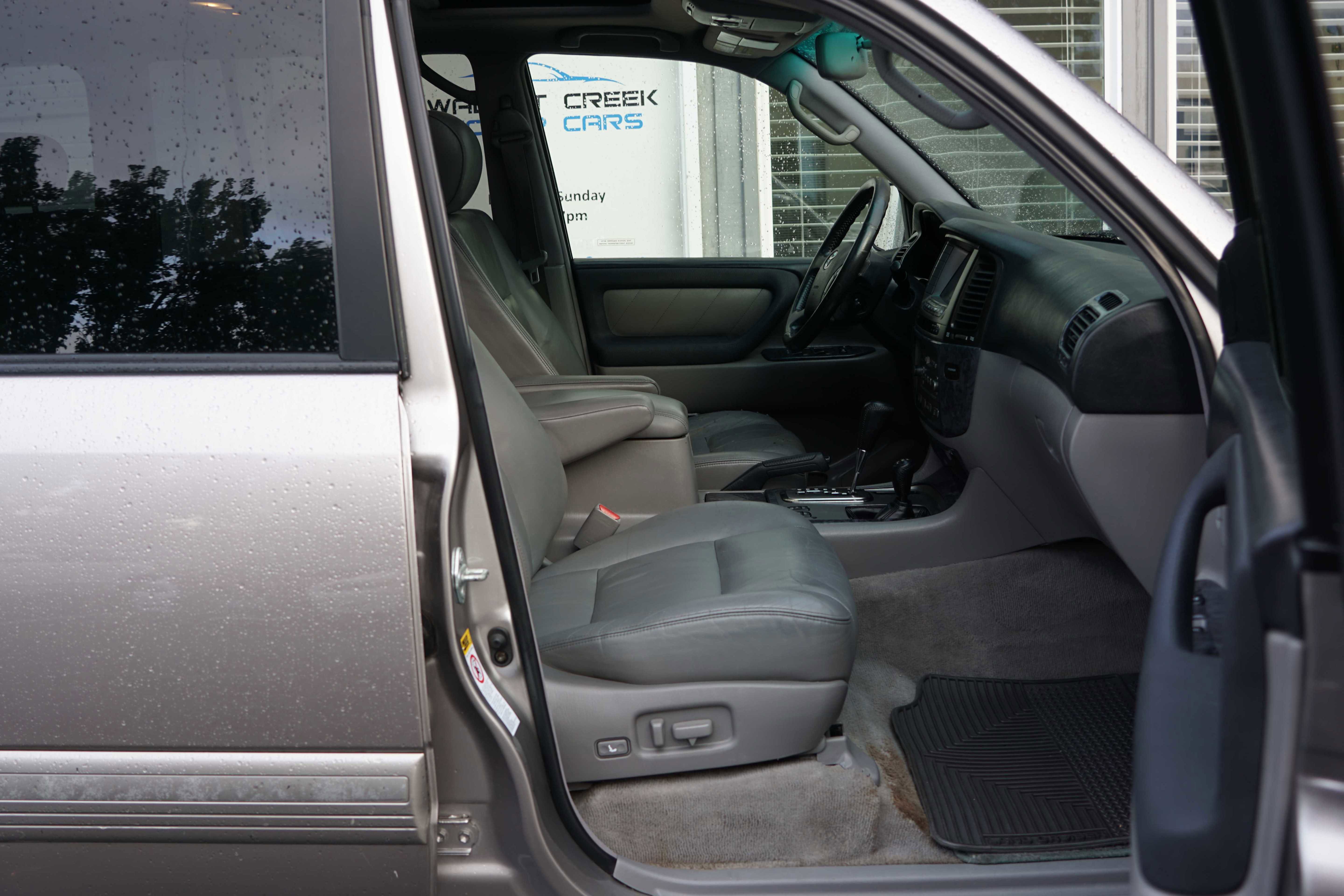 Used 2004 Toyota Land Cruiser image 33