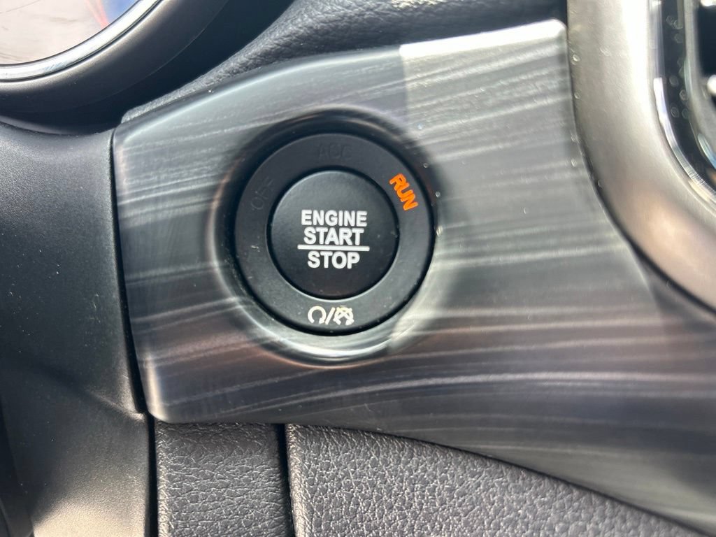 Used 2019 Jeep Grand Cherokee Laredo RWD image 39