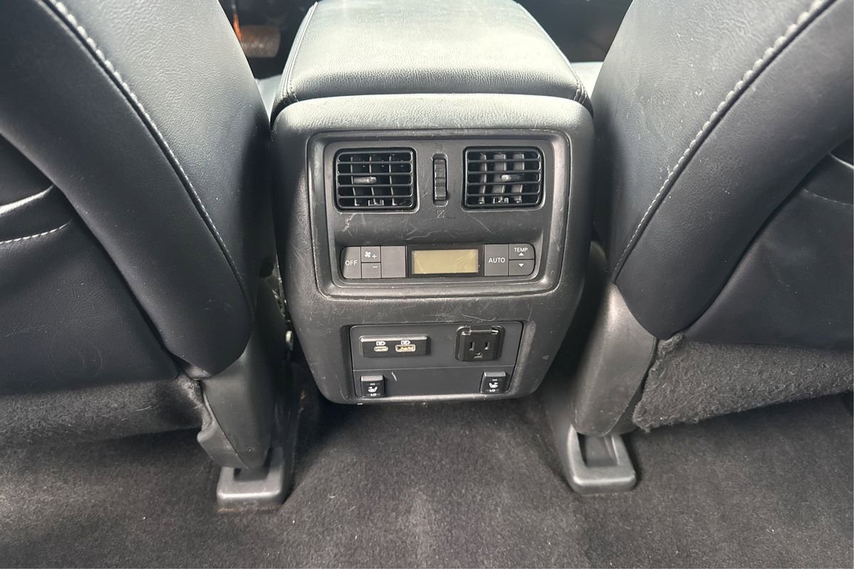 Used 2020 Nissan Pathfinder SL FWD image 20