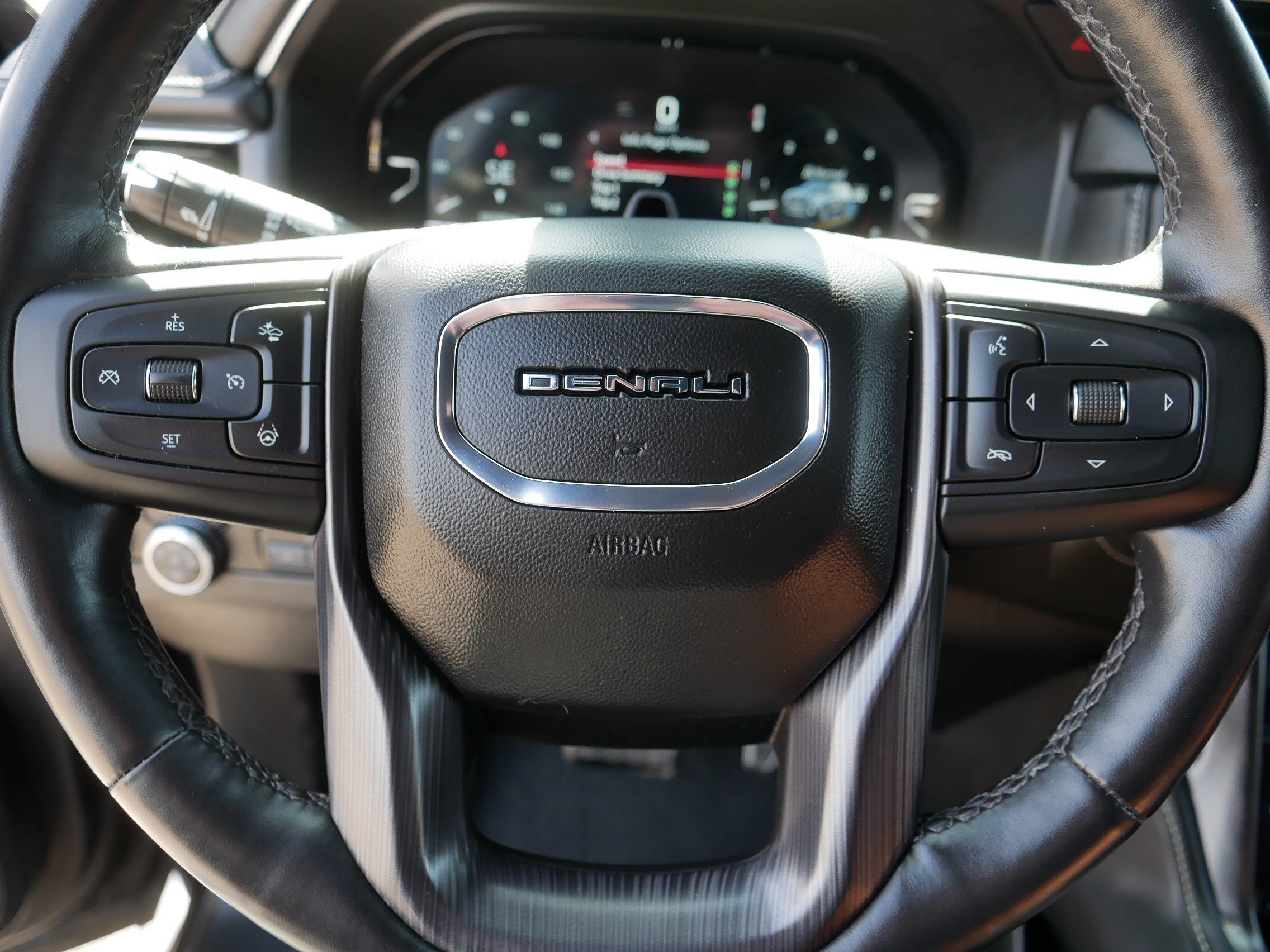 Used 2023 GMC Yukon XL Denali Ultimate AWD/4WD image 25