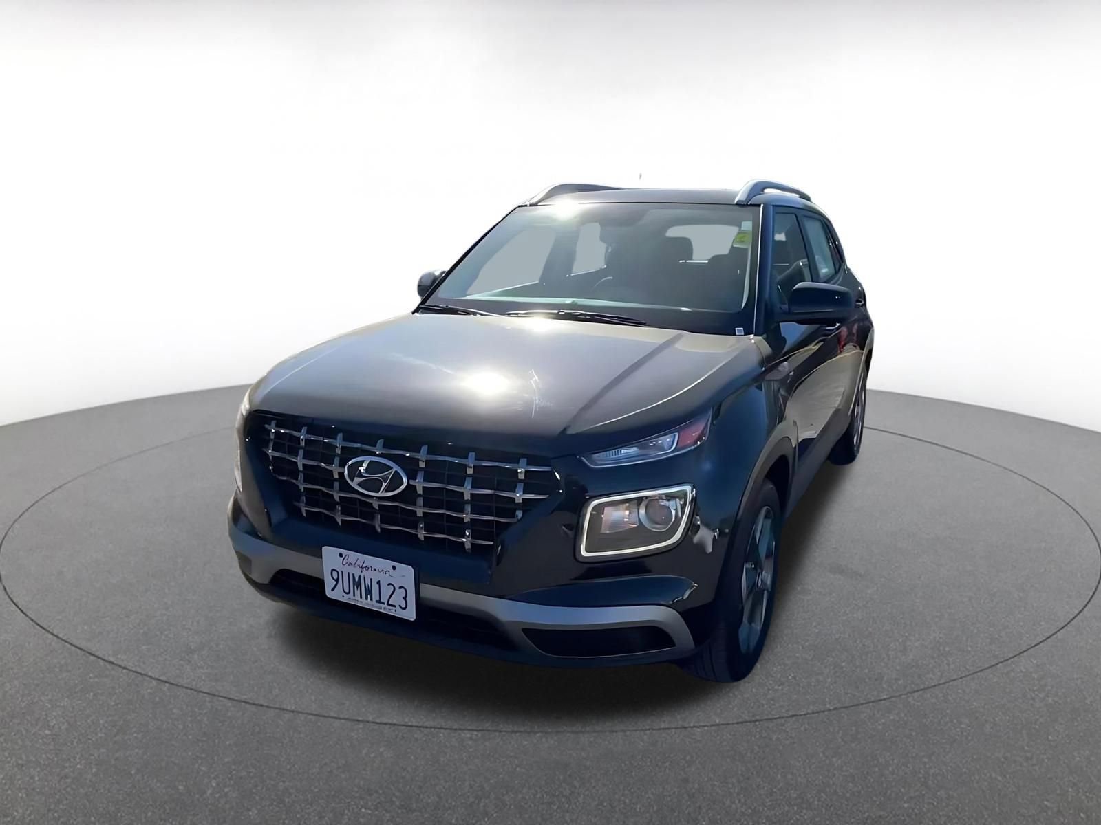 Used 2025 Hyundai Venue SEL FWD image 7
