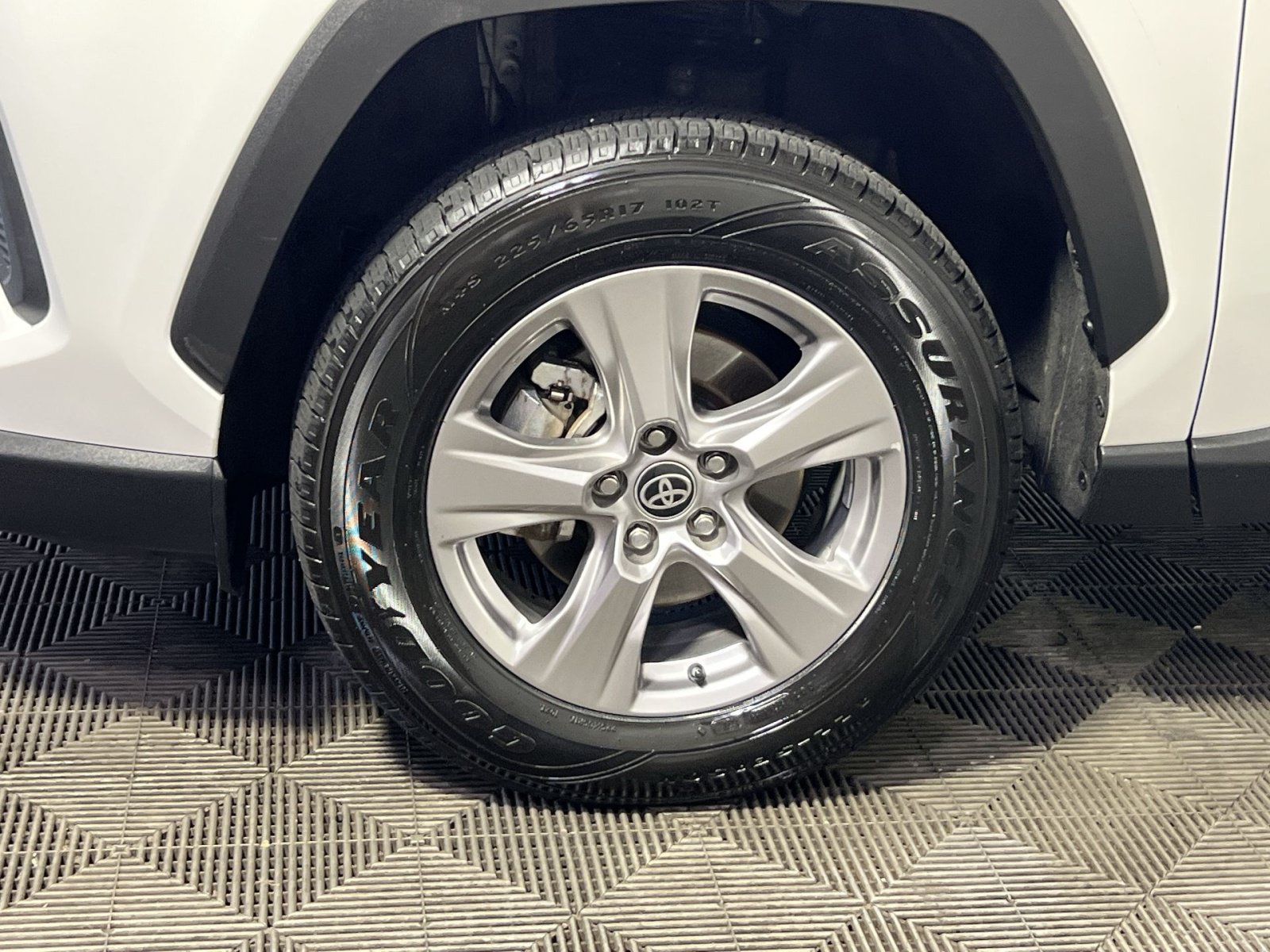 Used 2025 Toyota RAV4 XLE FWD image 13