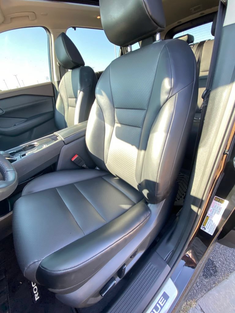 Used 2023 Nissan Rogue SV w/ SV Premium B Package FWD image 10