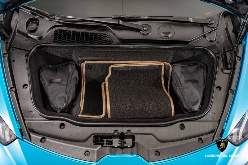 Used 2024 Lamborghini Huracan Tecnica image 5