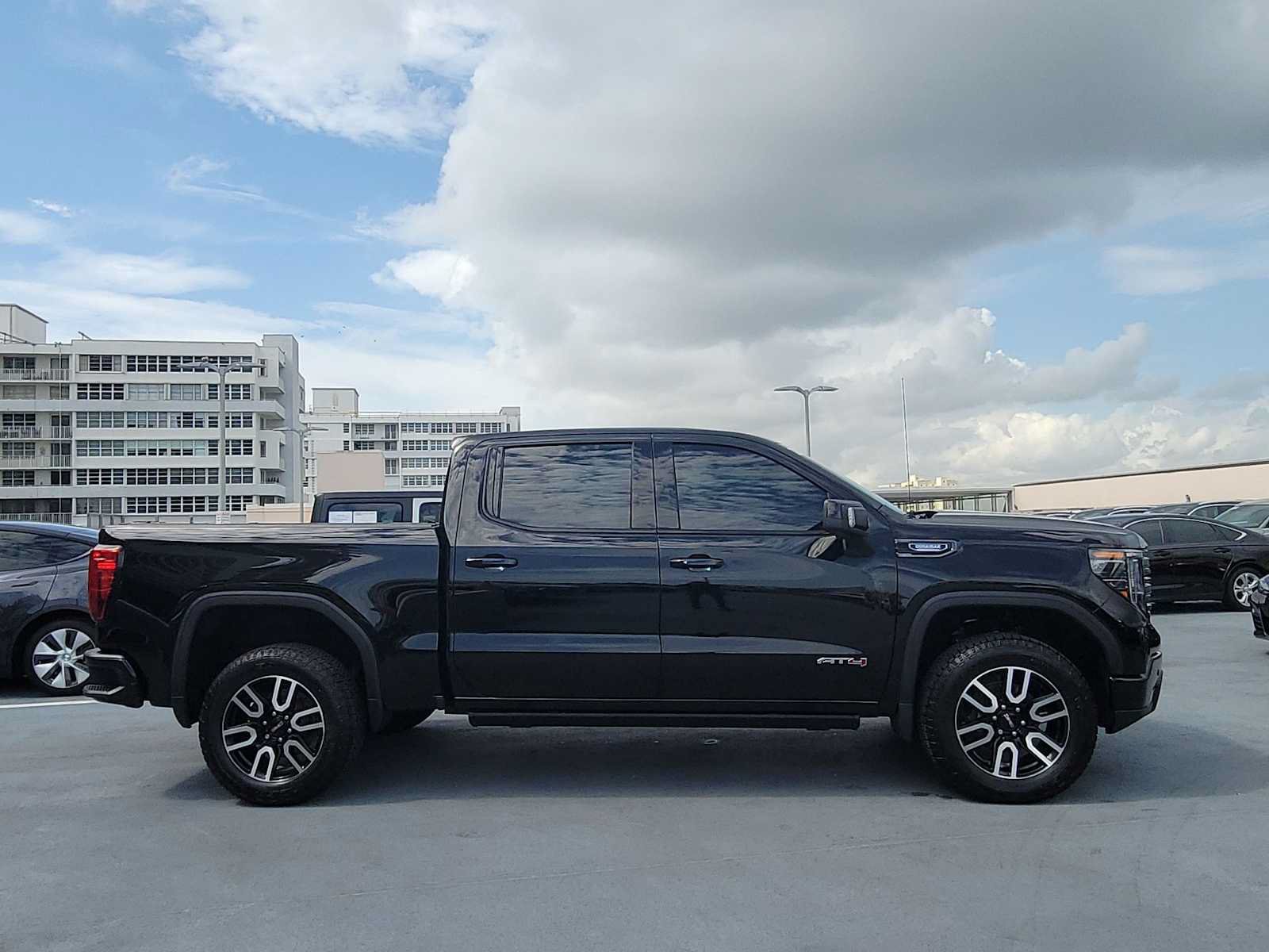 Used 2023 GMC Sierra 1500 AT4 w/ Technology Package AWD/4WD image 6