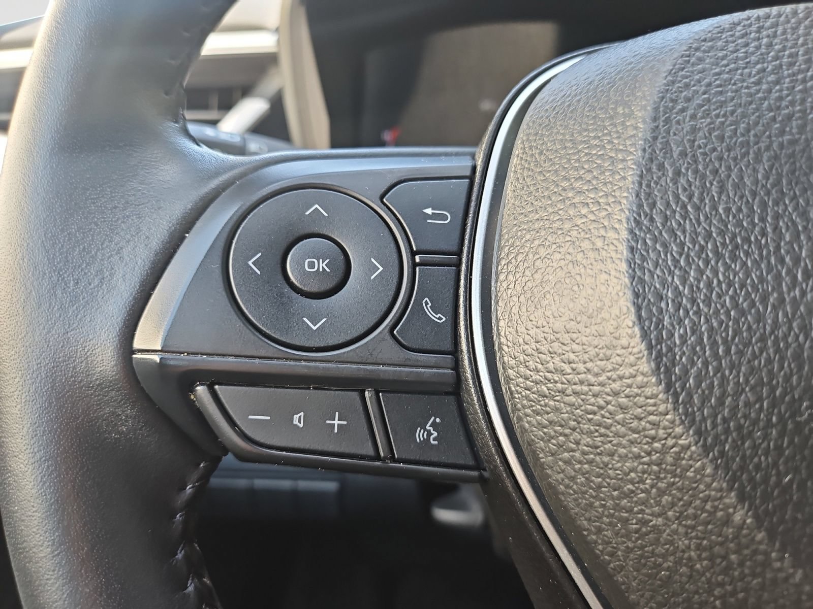Used 2025 Toyota Corolla SE w/ SE Premium Package FWD image 30
