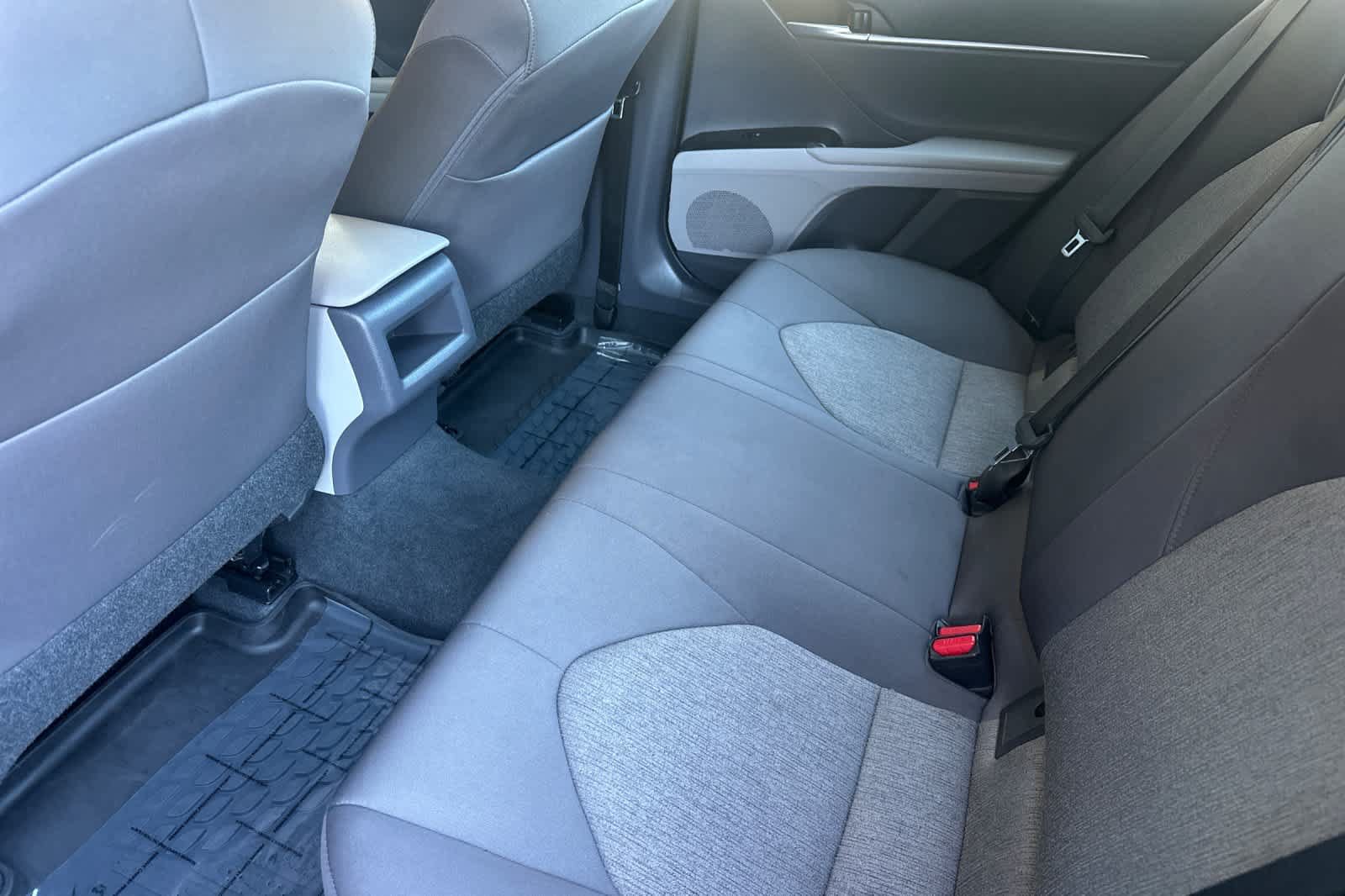 Used 2018 Toyota Camry FWD image 4