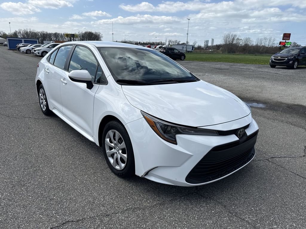 Used 2024 Toyota Corolla LE FWD image 2