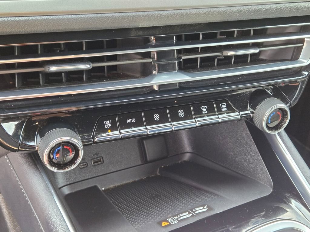 Used 2025 Chevrolet Traverse LT AWD/4WD image 28