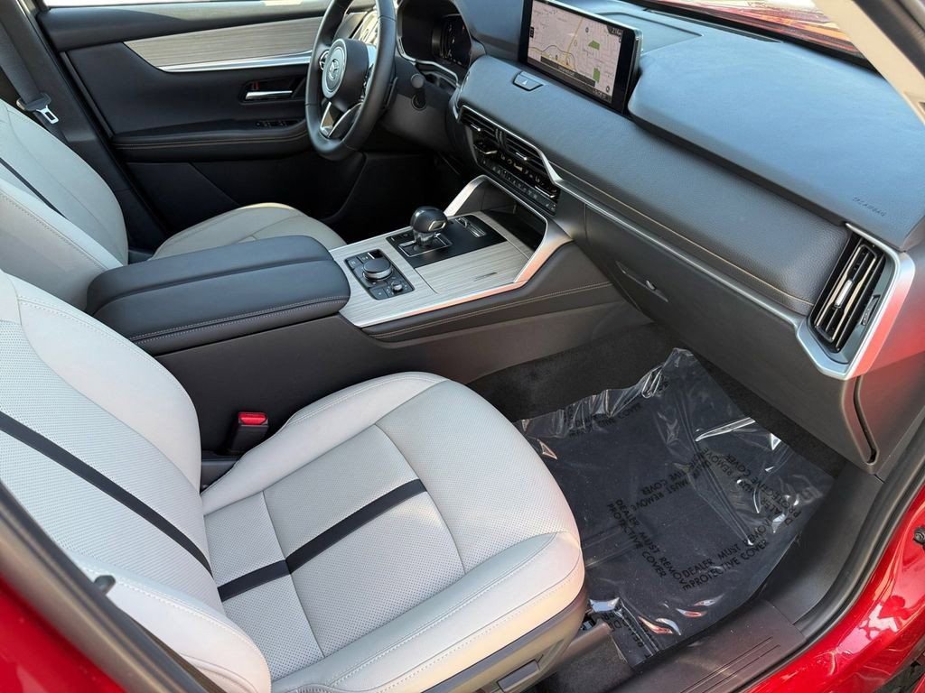 Used 2025 MAZDA CX-70 Plug-In Hybrid w/ Premium Pkg image 26