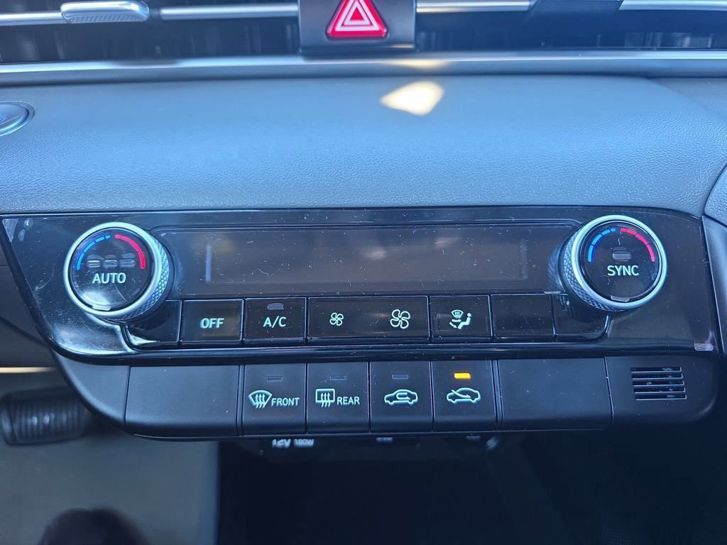 Used 2022 Hyundai Elantra SEL image 35