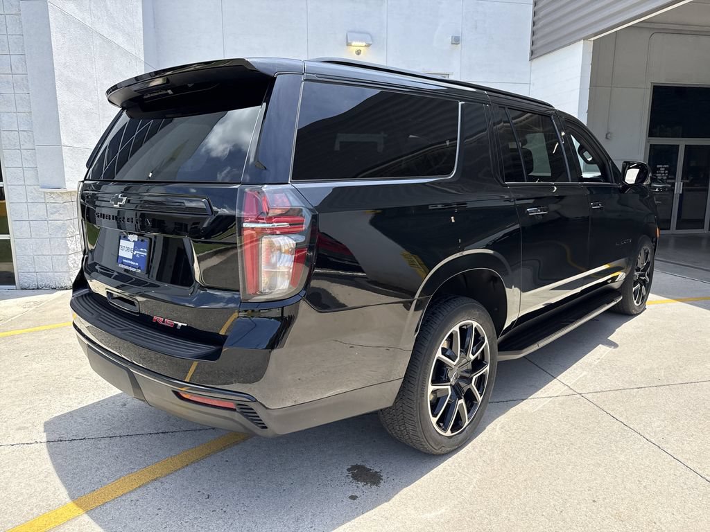 Used 2024 Chevrolet Suburban RST w/ Luxury Package AWD/4WD image 7