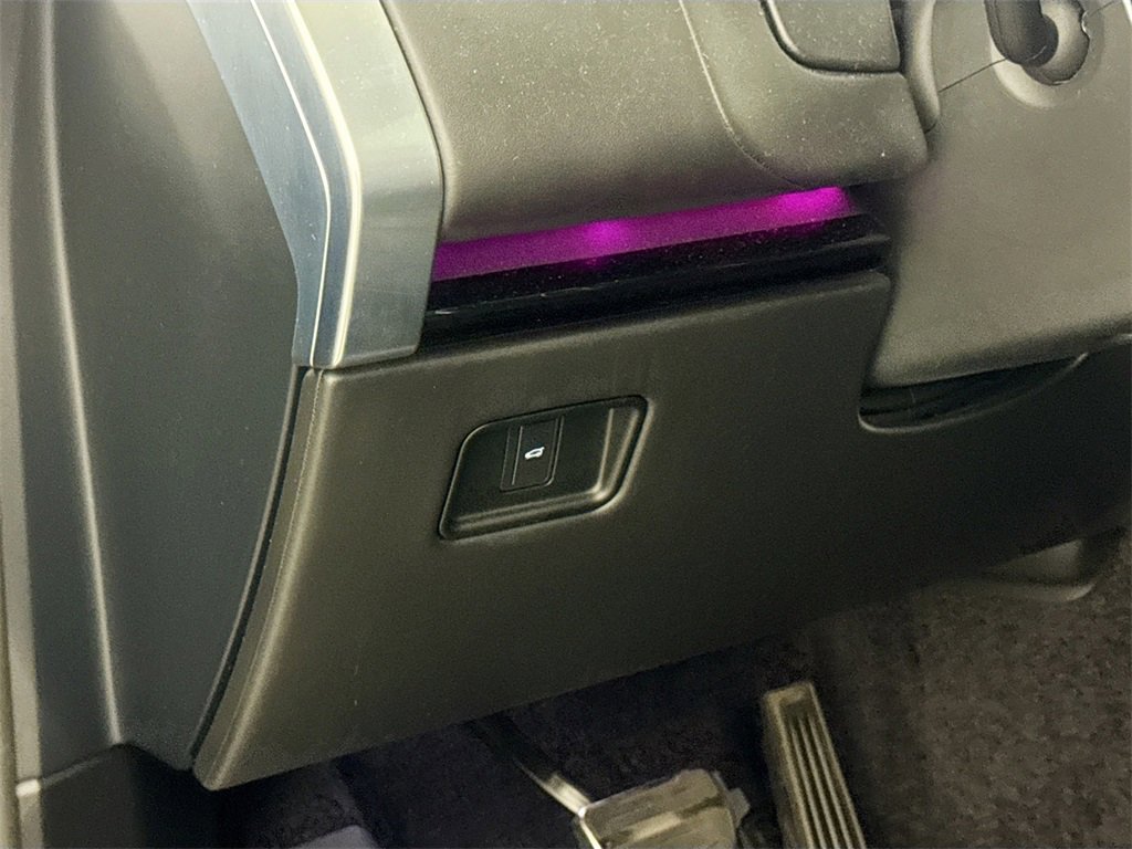 Used 2024 Land Rover Range Rover Long Wheelbase SE image 10