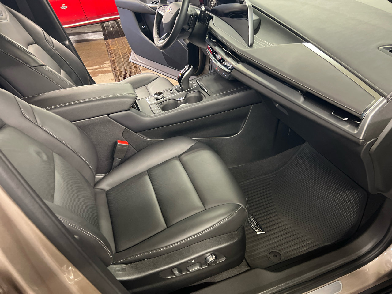 Used 2024 Cadillac XT4 Premium Luxury w/ Active Safety Package image 18