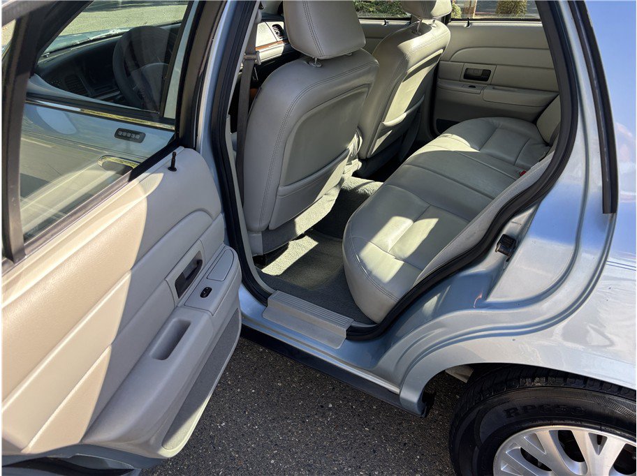 Used 2003 Ford Crown Victoria LX RWD image 12