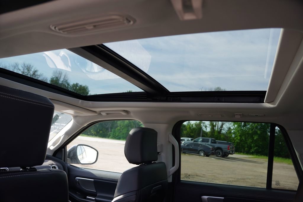 Certified 2025 Ford Expedition Max Platinum AWD/4WD image 5