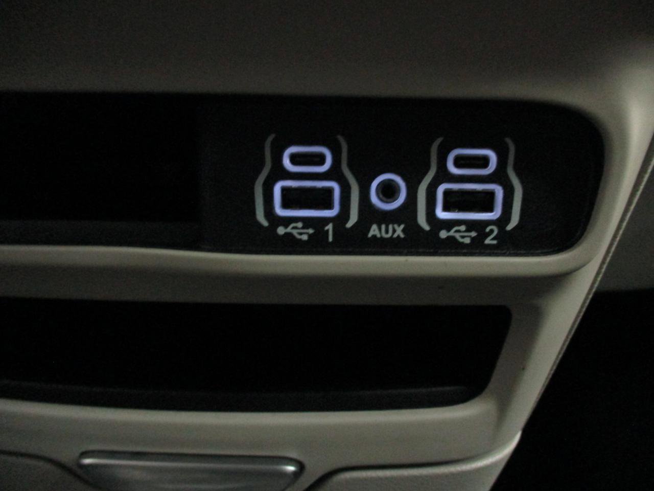 Used 2024 Chrysler Pacifica Touring-L image 26