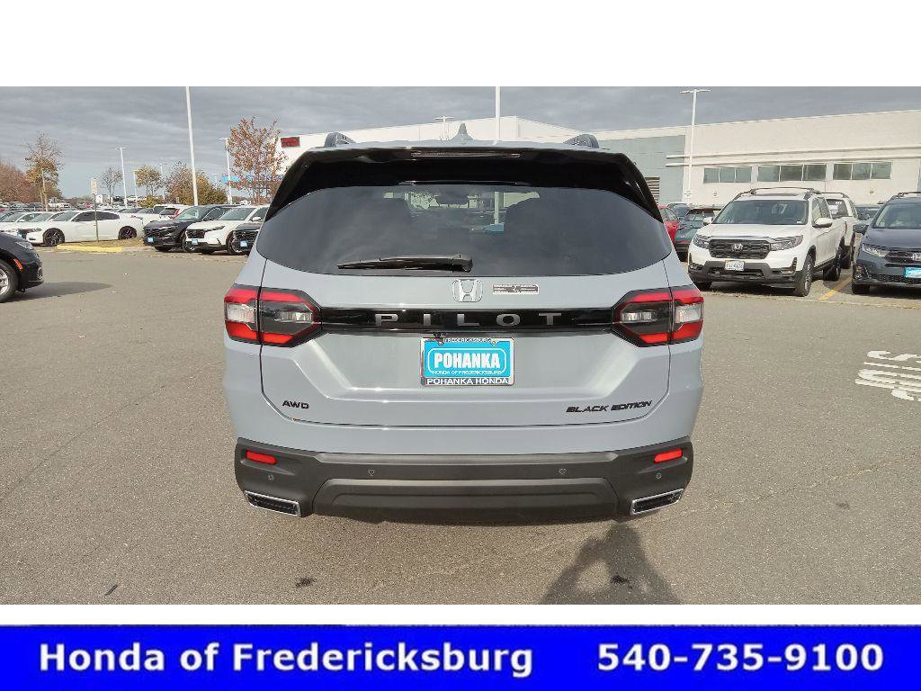 Certified 2025 Honda Pilot Black Edition image 6