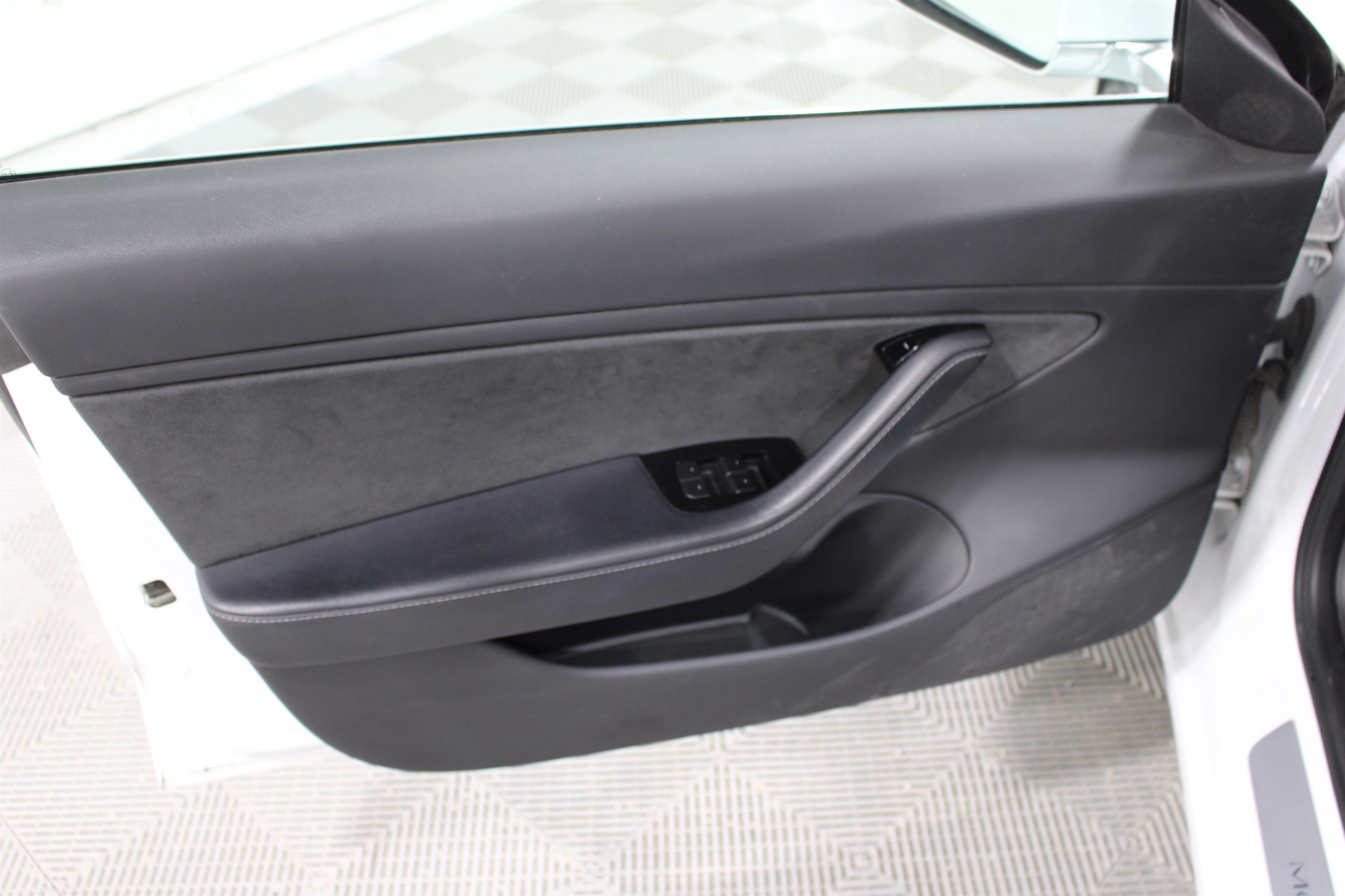 Used 2018 Tesla Model 3 AWD/4WD image 5