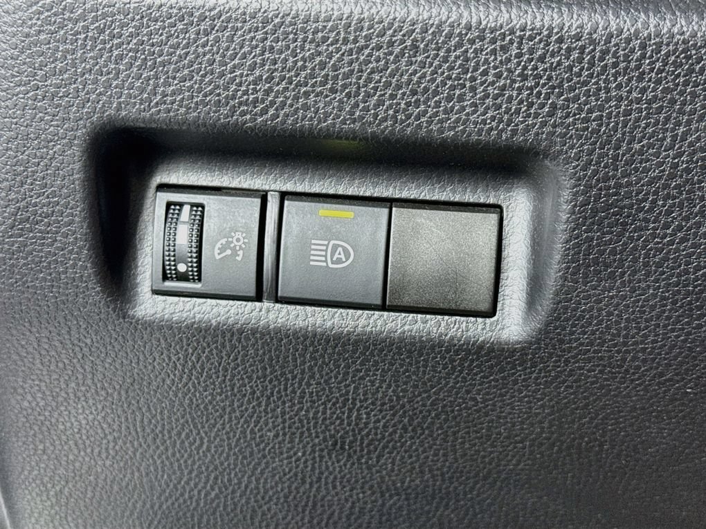 Used 2025 Toyota RAV4 XLE AWD/4WD image 15