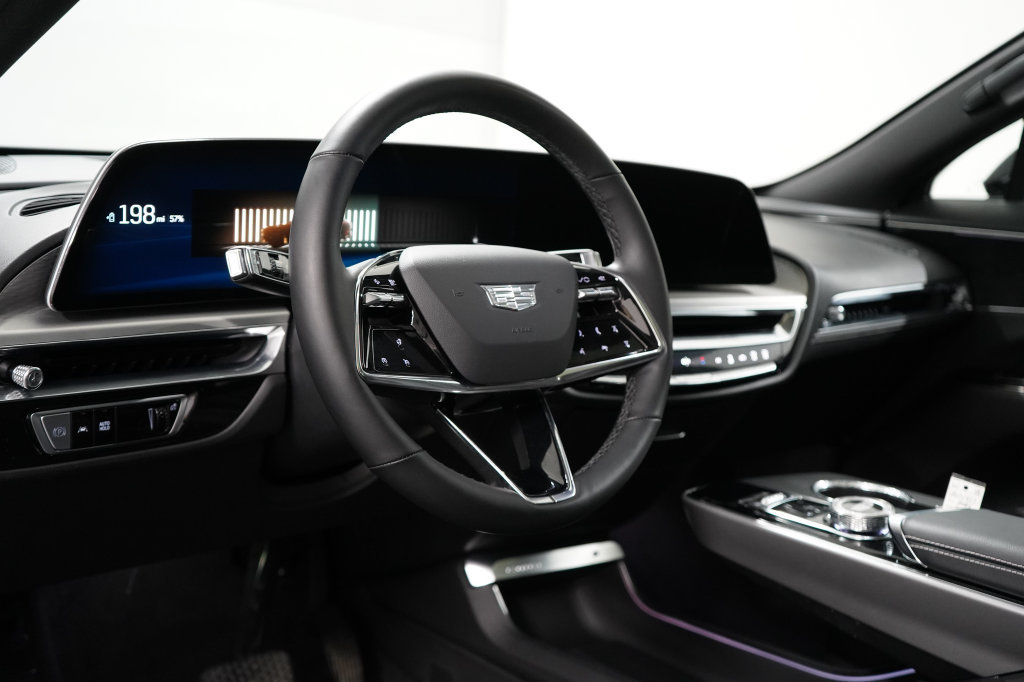 Used 2024 Cadillac Lyriq Luxury AWD/4WD image 14