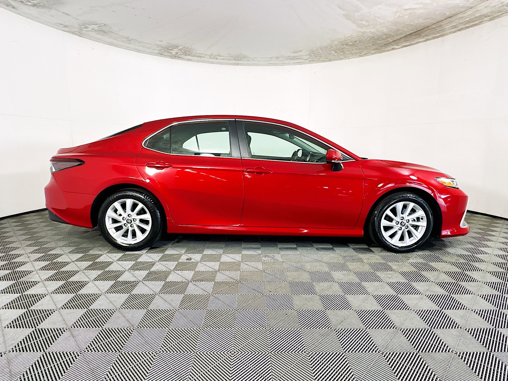 Used 2024 Toyota Camry LE FWD image 2