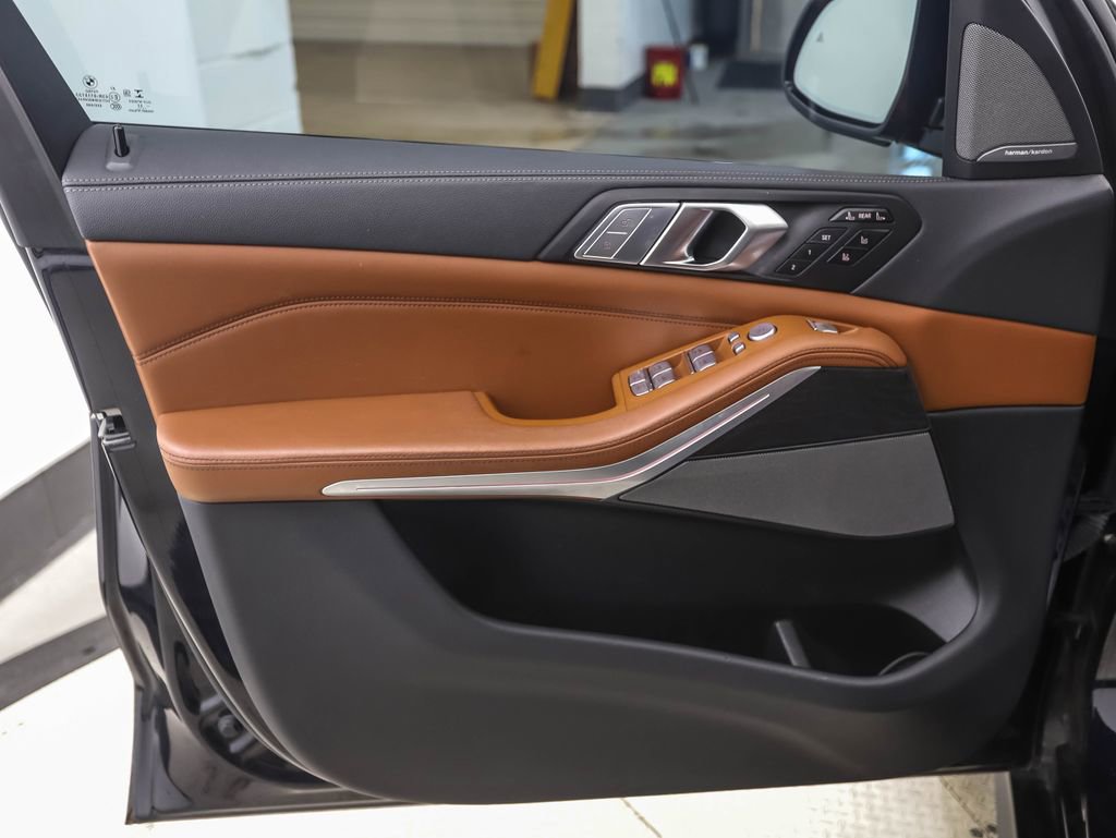 Certified 2022 BMW X7 M50i image 9
