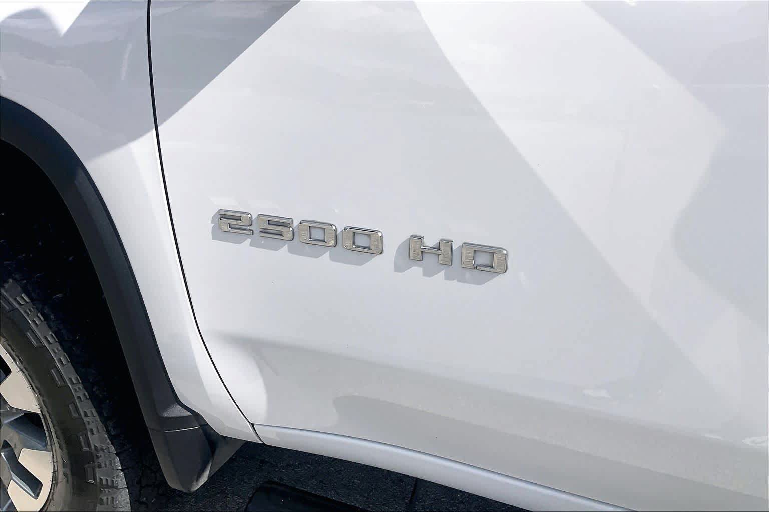 Used 2024 Chevrolet Silverado 2500 Custom w/ Custom Value Package AWD/4WD image 32