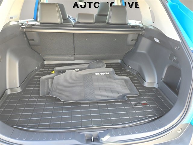 Used 2020 Toyota RAV4 XLE image 27