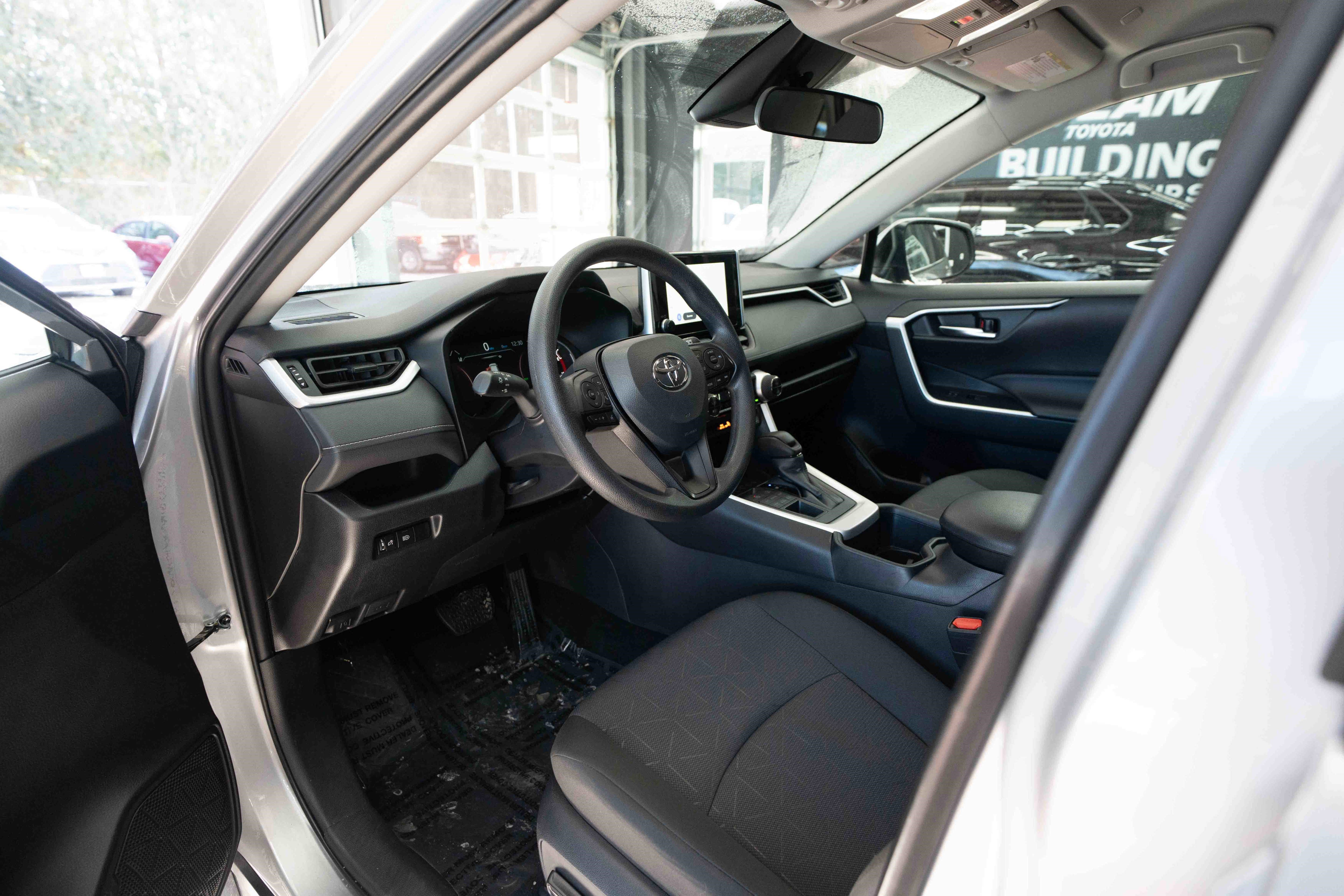 Used 2025 Toyota RAV4 XLE image 8