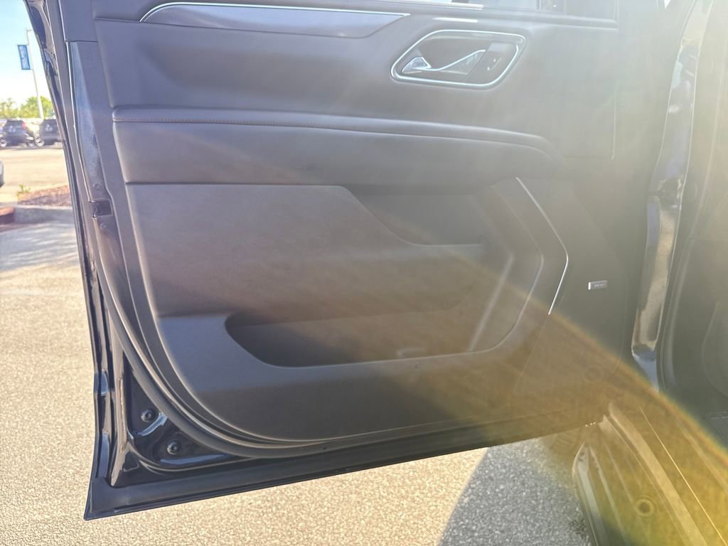 Used 2021 Chevrolet Tahoe RST w/ Luxury Package RWD image 16