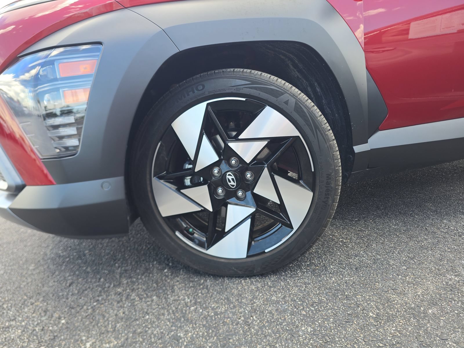 Used 2024 Hyundai Kona Limited FWD image 29